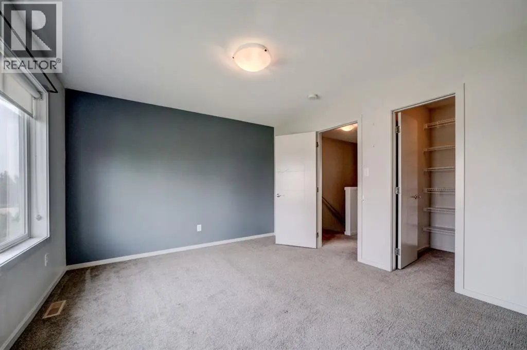 1, 486 Highlands Boulevard W