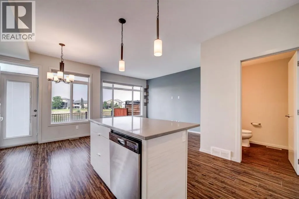 1, 486 Highlands Boulevard W