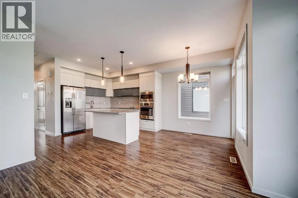1, 486 Highlands Boulevard W