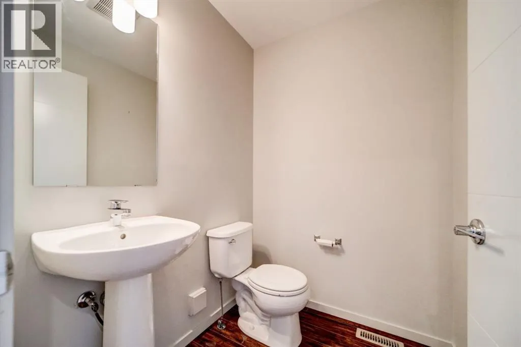 1, 486 Highlands Boulevard W