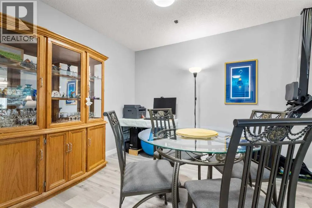 205, 7 Harvest Gold Manor NE