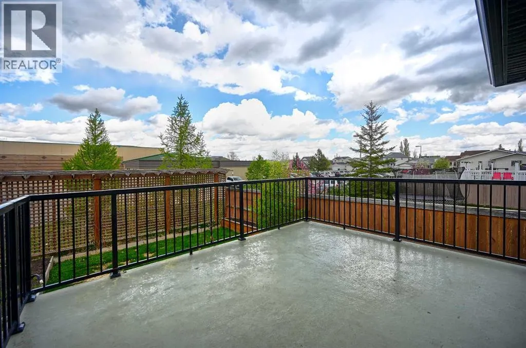 8 Canoe Circle SW