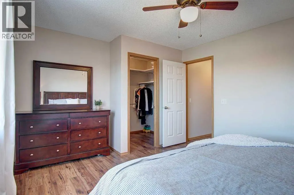 8 Canoe Circle SW