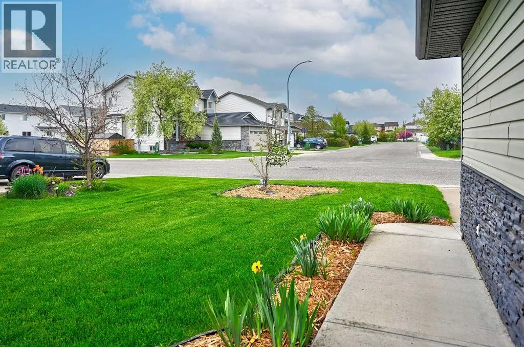 8 Canoe Circle SW