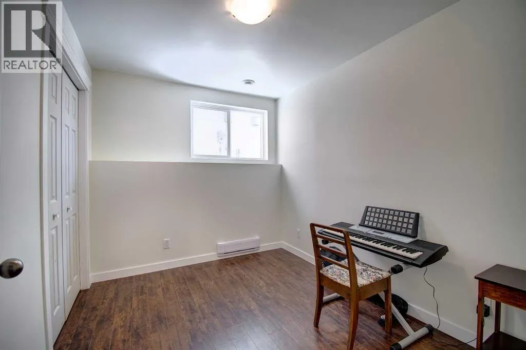 8 Canoe Circle SW