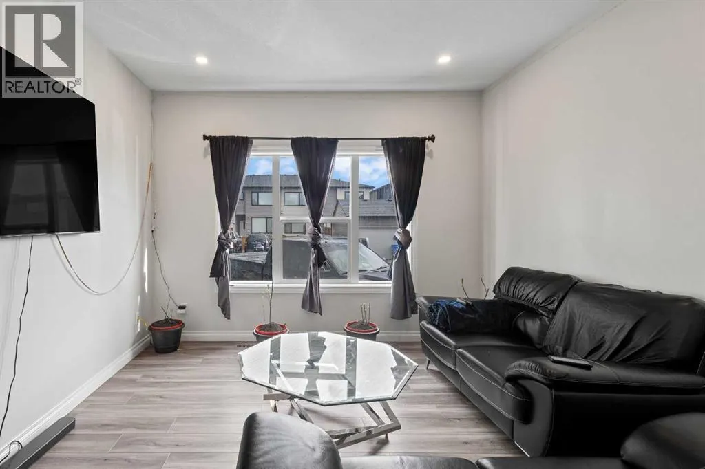 33 Homestead Crescent NE