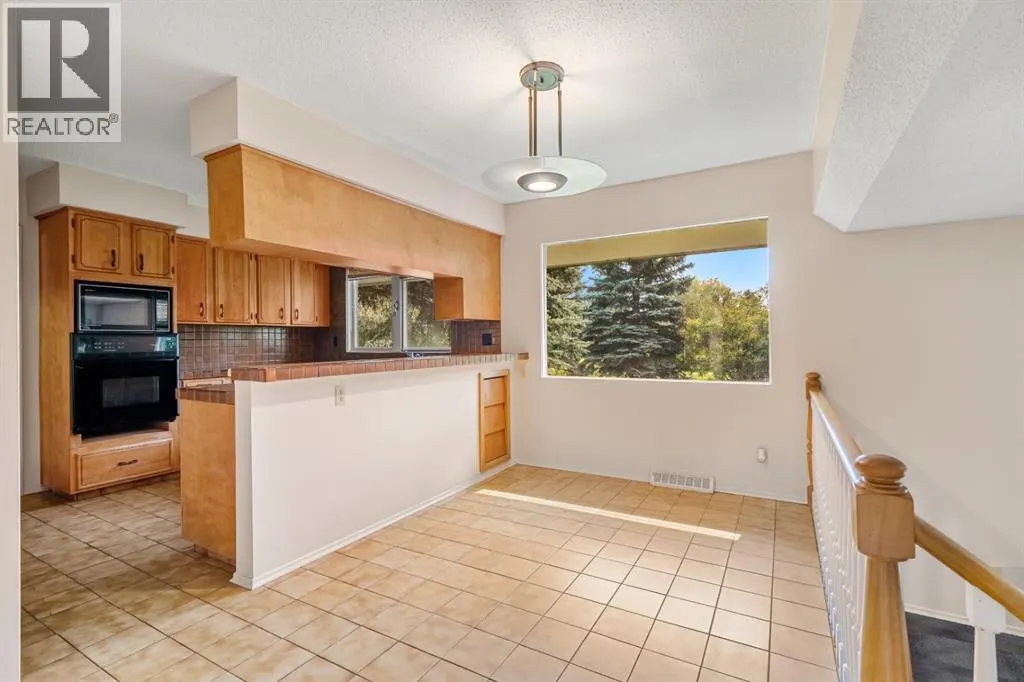 427 Willow Grove Crescent SE