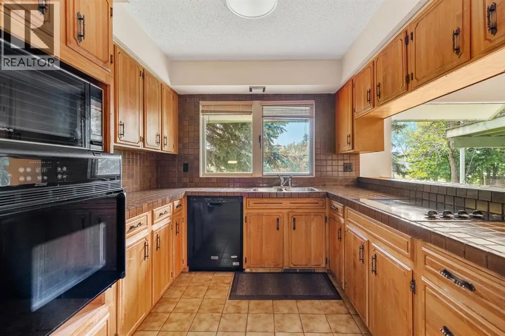 427 Willow Grove Crescent SE