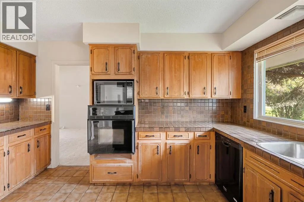 427 Willow Grove Crescent SE