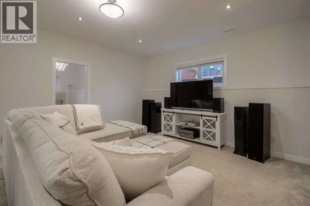 2202 Cedar Crescent