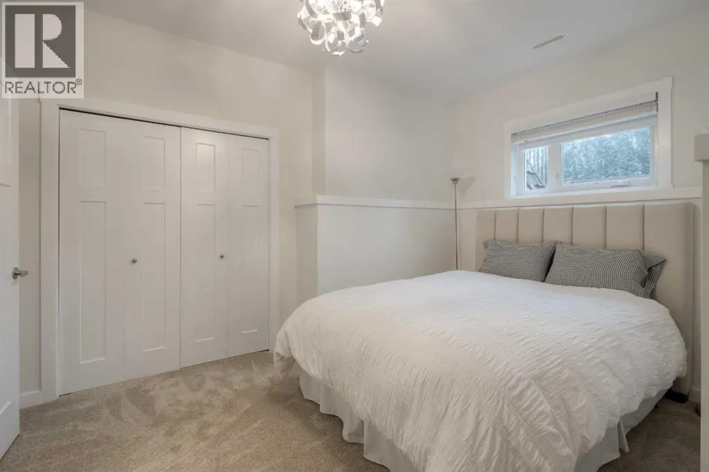 2202 Cedar Crescent