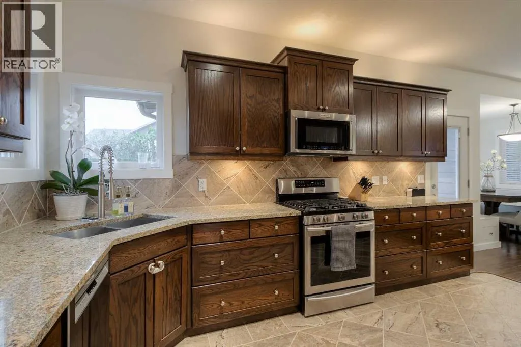 2202 Cedar Crescent