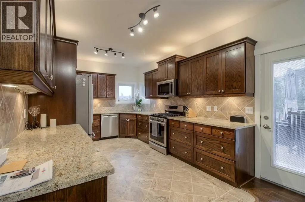 2202 Cedar Crescent