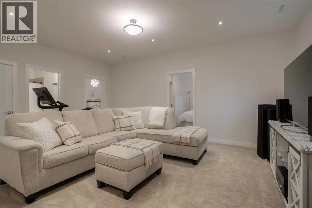 2202 Cedar Crescent