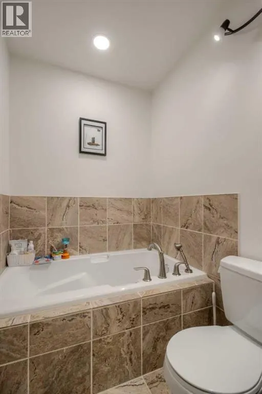 2202 Cedar Crescent