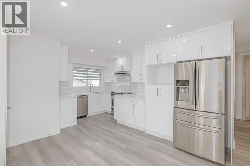 152 Falconridge Crescent NE