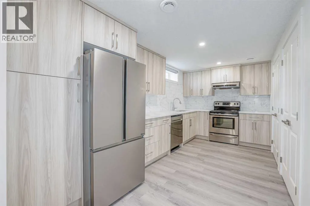 152 Falconridge Crescent NE