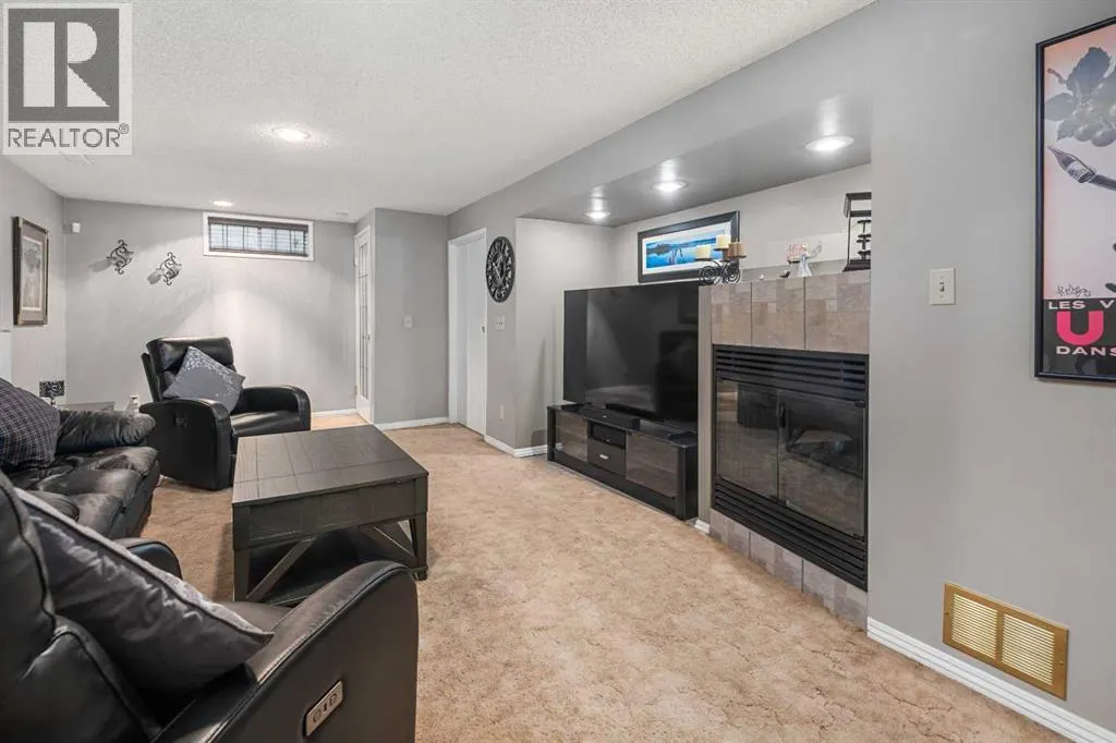 156 Rundlehill Drive NE