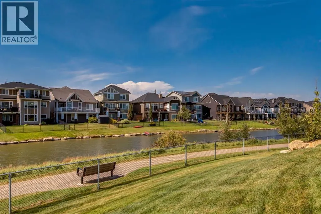 370 Canals Crossing SW