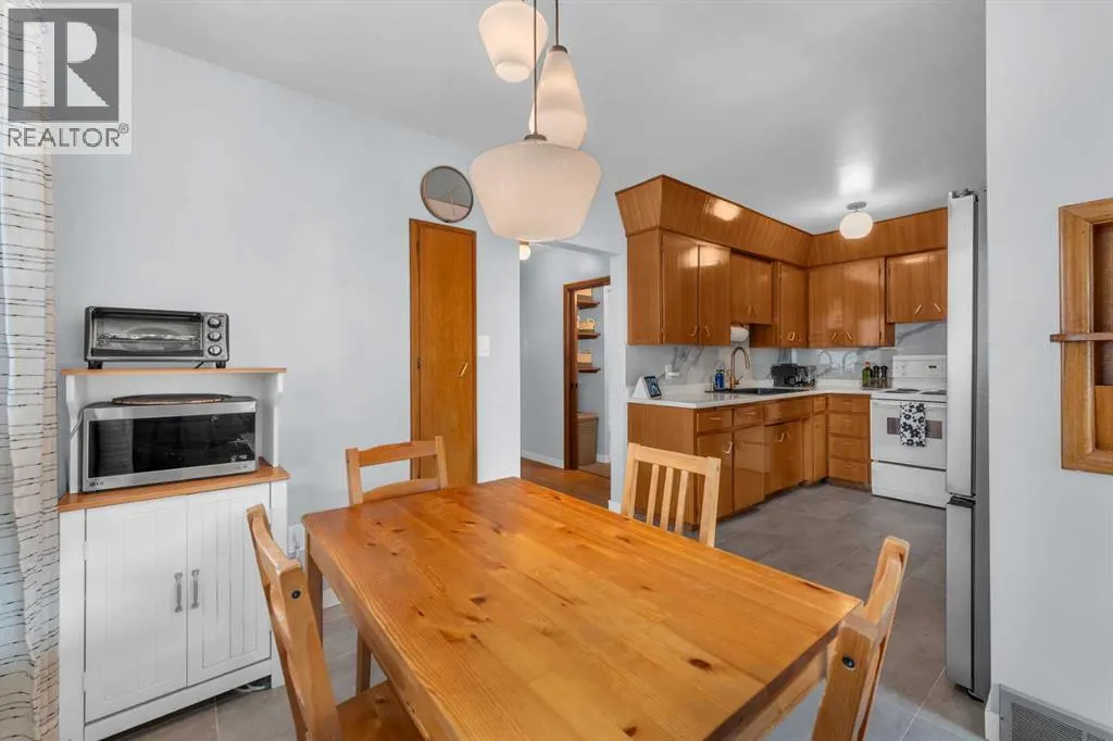 120A 27 Avenue NE
