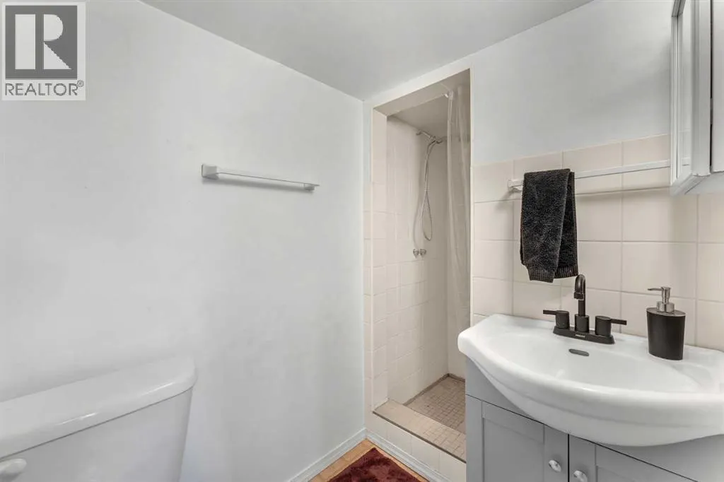 120A 27 Avenue NE