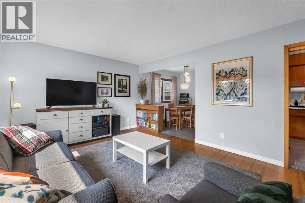 120A 27 Avenue NE