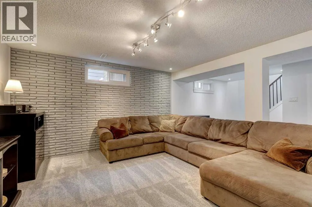 82 Gladys Ridge Road SW