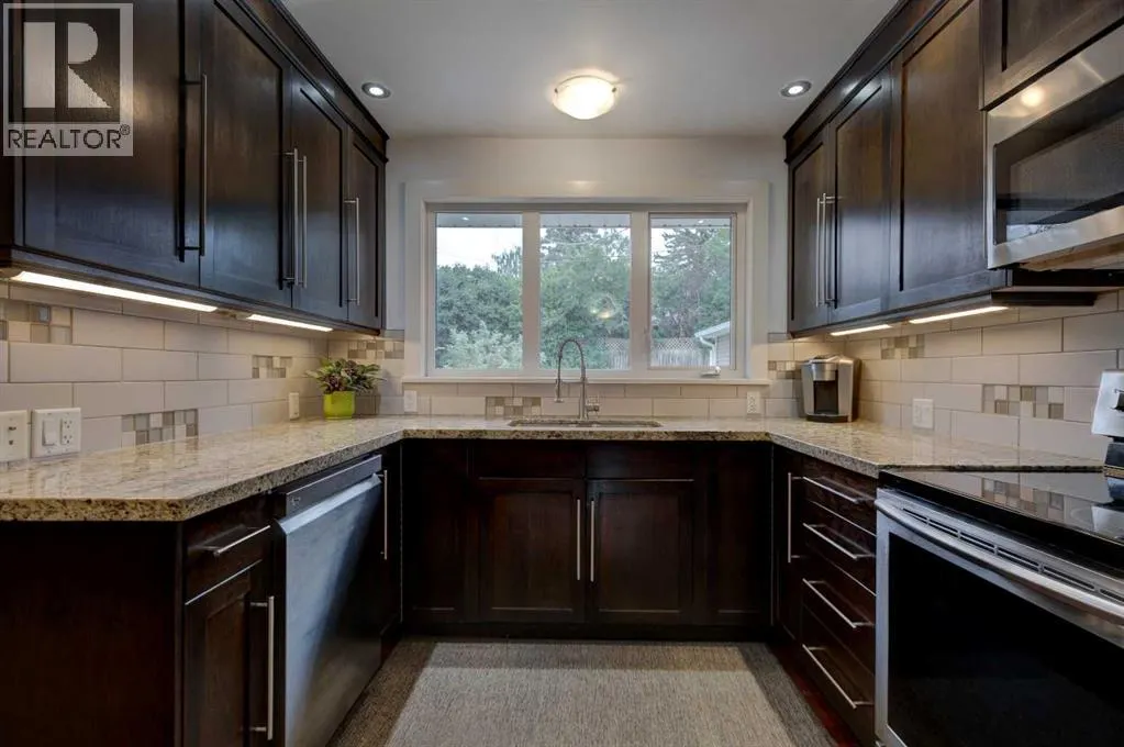 82 Gladys Ridge Road SW