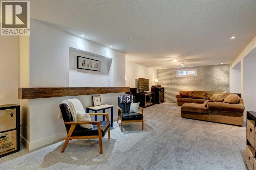 82 Gladys Ridge Road SW