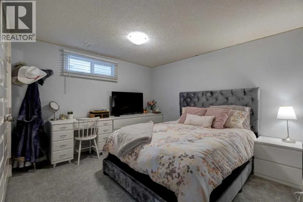 82 Gladys Ridge Road SW