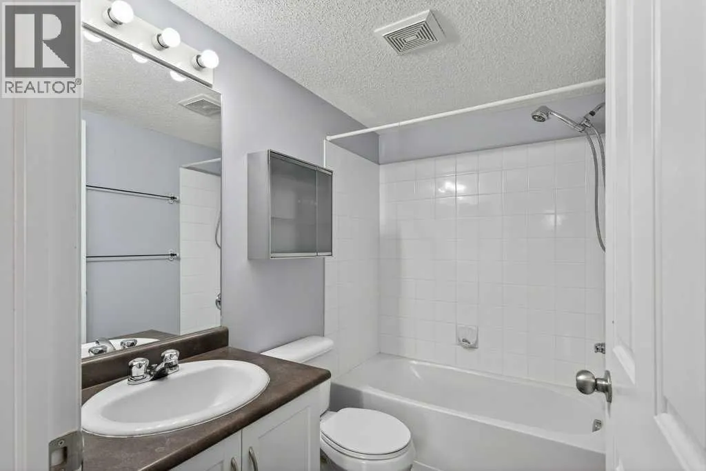 4316, 10 Prestwick Bay SE