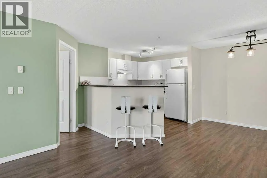 4316, 10 Prestwick Bay SE