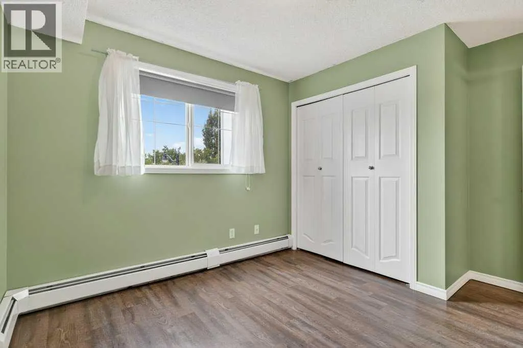 4316, 10 Prestwick Bay SE