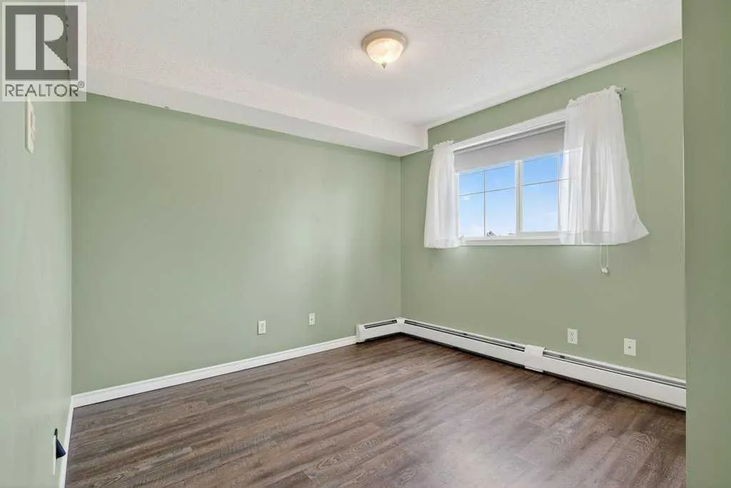 4316, 10 Prestwick Bay SE
