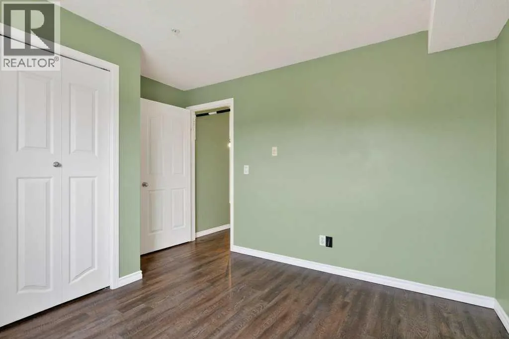 4316, 10 Prestwick Bay SE