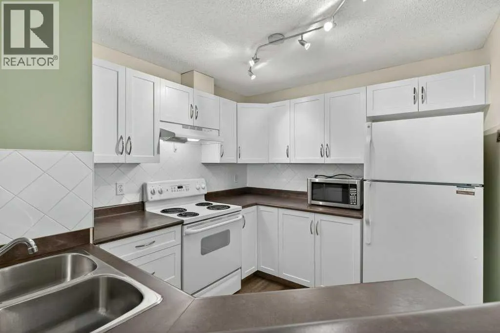 4316, 10 Prestwick Bay SE