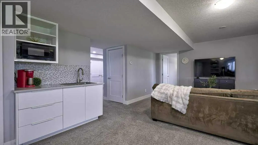 8 Crocus Ridge Point