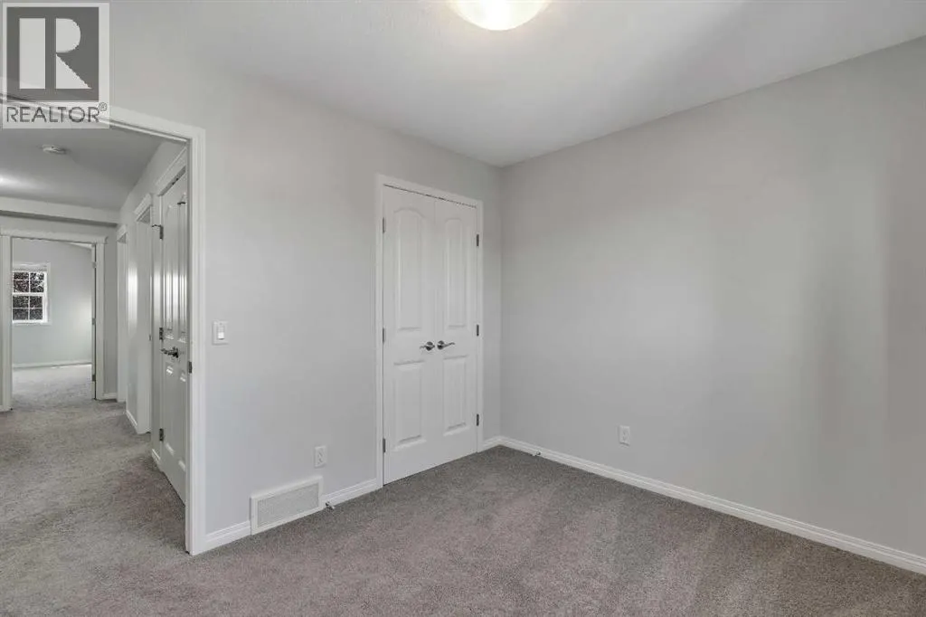 83 Copperpond Square SE