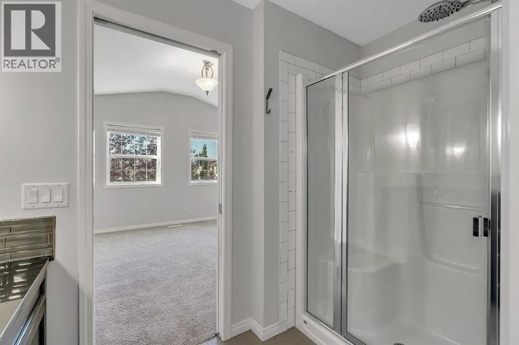 83 Copperpond Square SE