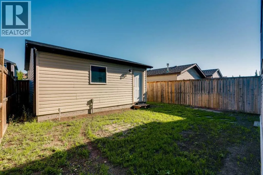 83 Copperpond Square SE