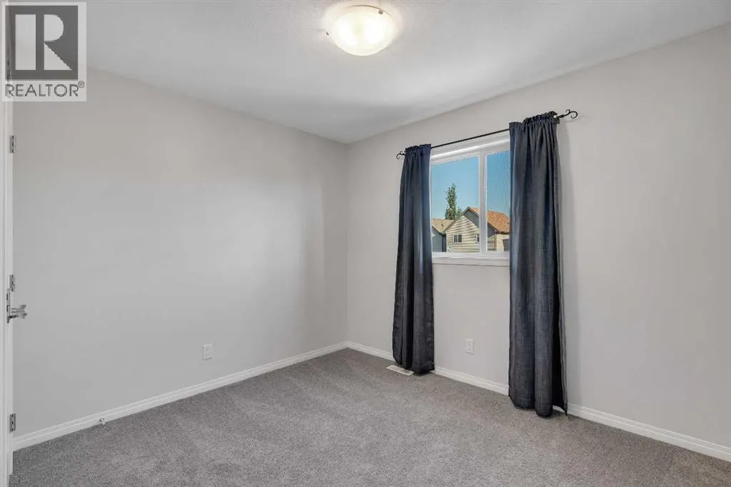 83 Copperpond Square SE