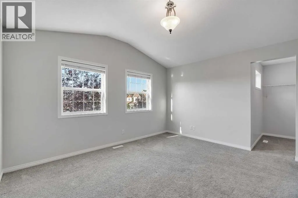 83 Copperpond Square SE