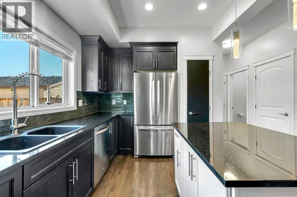 83 Copperpond Square SE