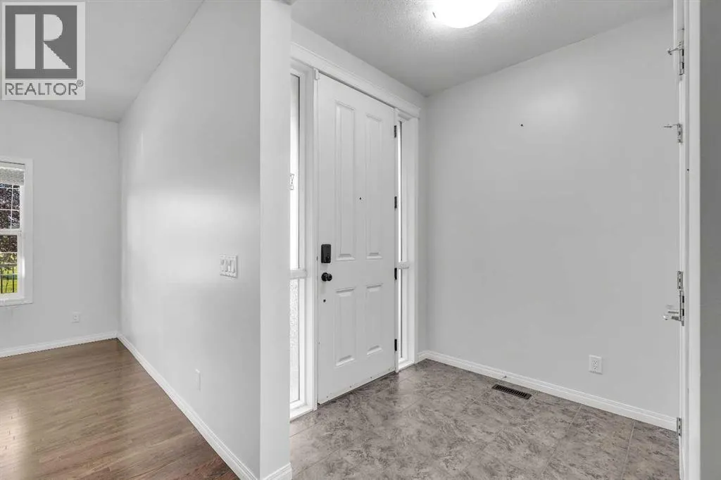 83 Copperpond Square SE