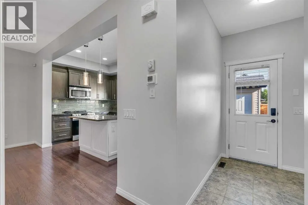 83 Copperpond Square SE