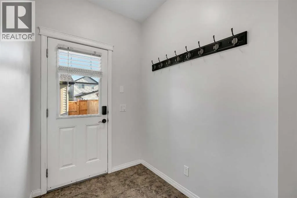 83 Copperpond Square SE