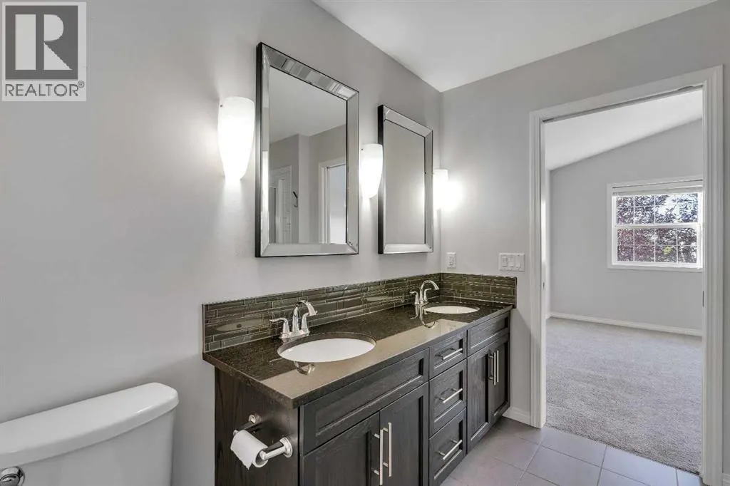 83 Copperpond Square SE