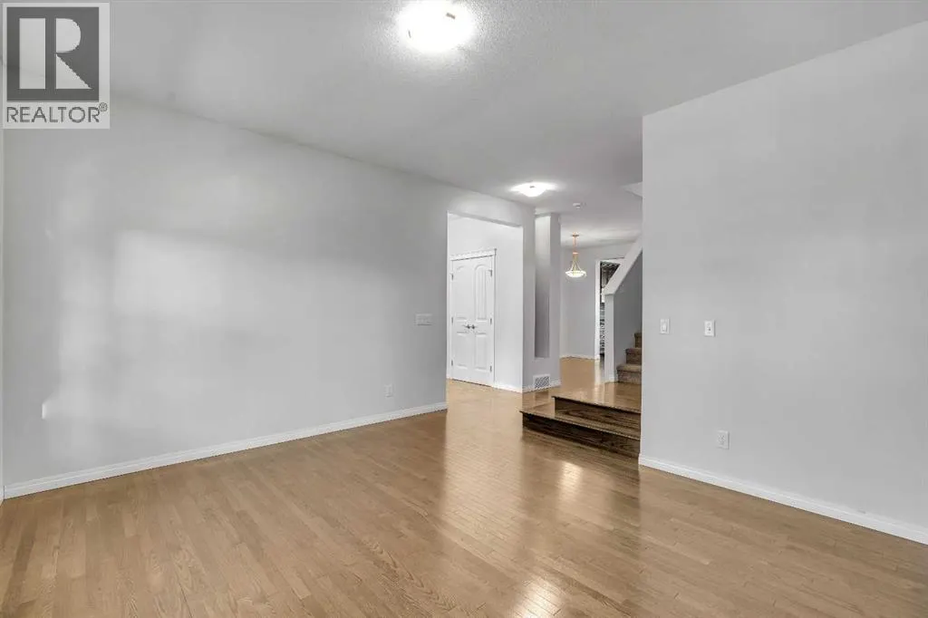 83 Copperpond Square SE