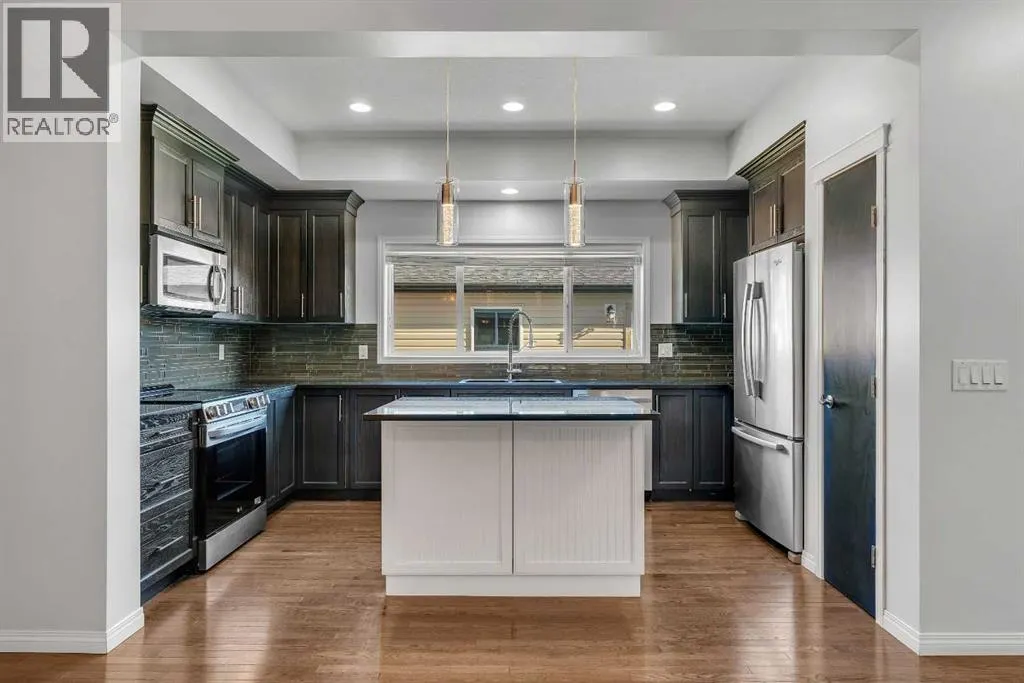 83 Copperpond Square SE