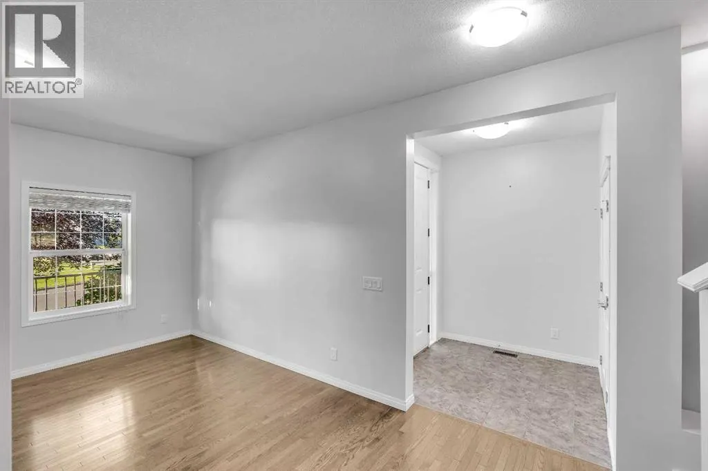 83 Copperpond Square SE